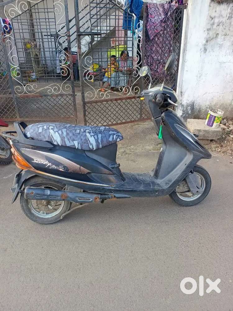 Self start scooty teenzs