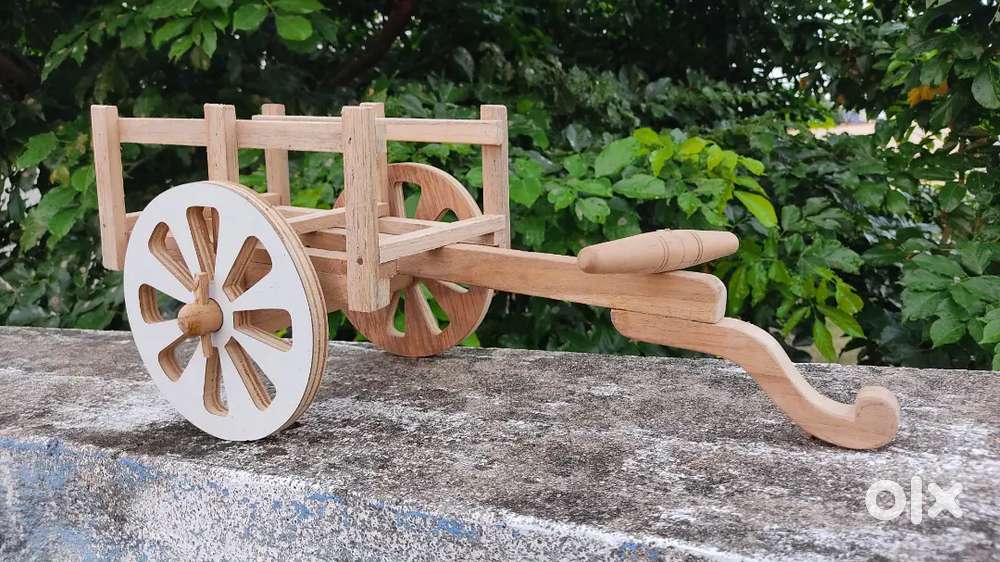 Custom Handmade Wooden Showpieces & Décor