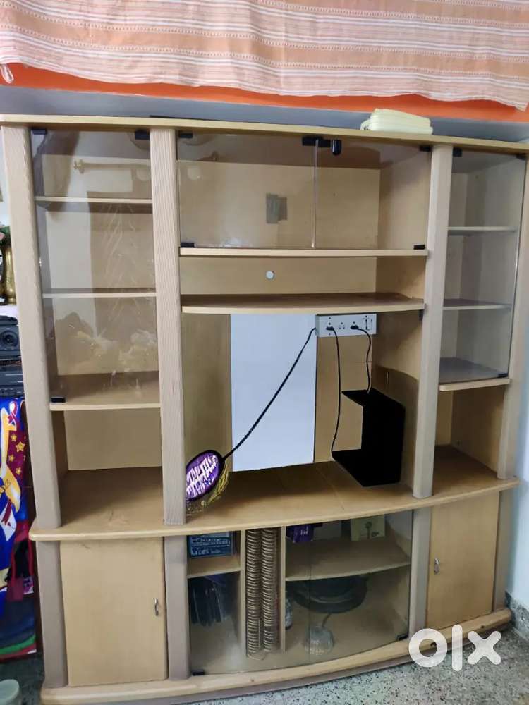 TV STAND WITH MULTIPLE CABINETS