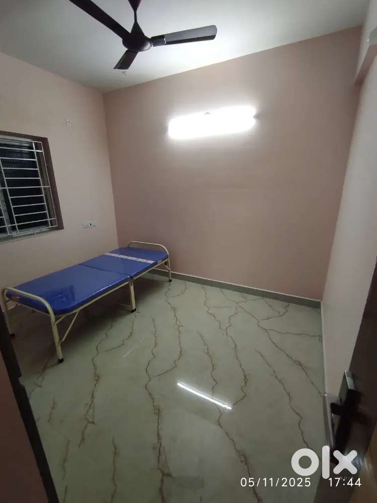 PRIVATE SINGLE ROOM FOR RENT IN VELACHERY-MADIPAKAM FOR BACHELORS MEN