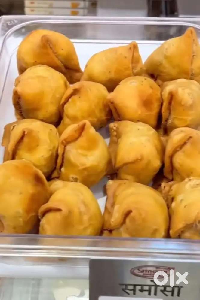 मिठाई नमकीन बेकरी और फास्टफूड का कारीगर चाहिए