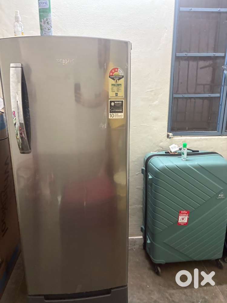 Whirlpool 182 litre refreigerator and washing machine