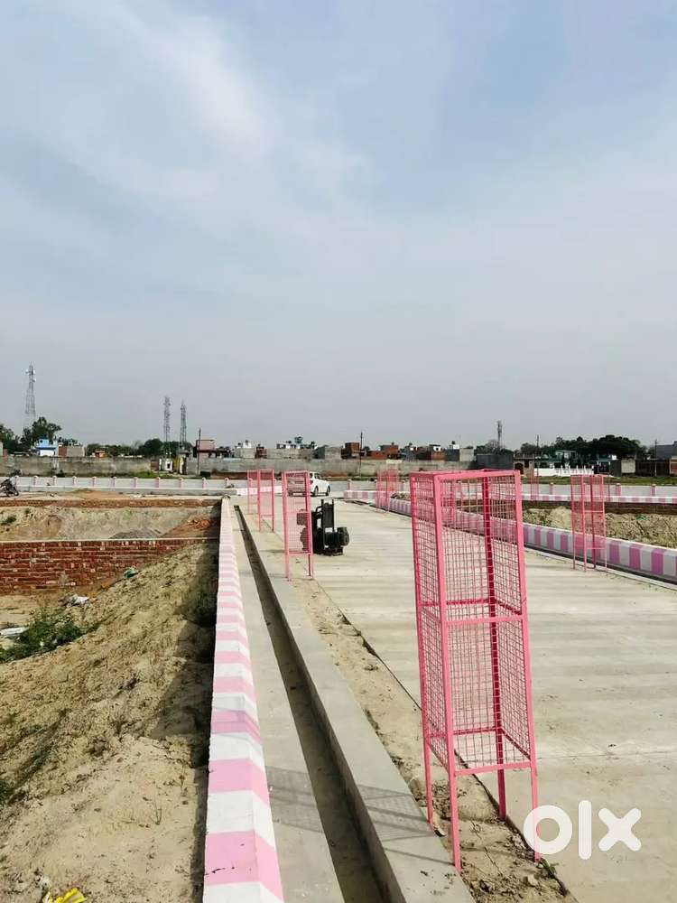 खुरदही मार्केट अंशल एपीआई के पास आउटर रिंग रोड से लगा हुआ प्रोजेक्ट