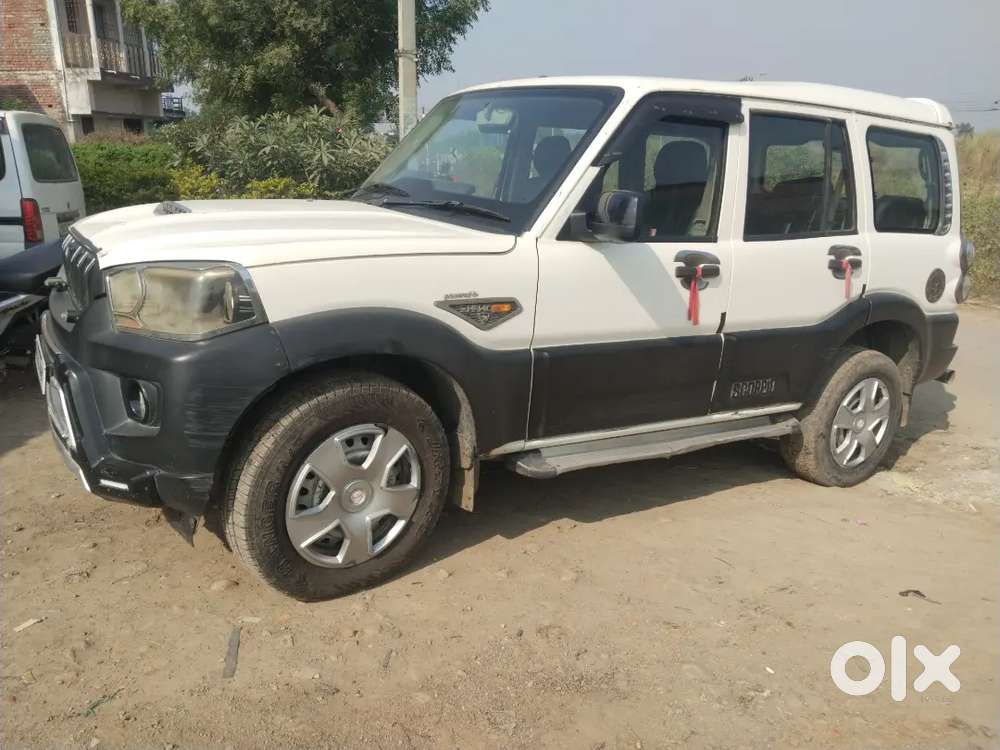 Mahindra s4