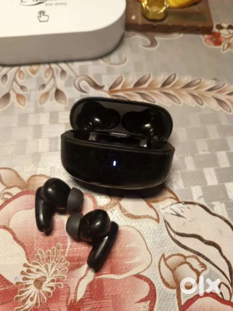 Noise earbuds connect