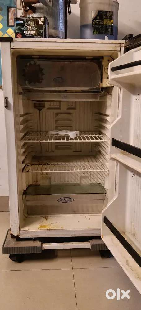 Mini fridge cooler plus stand good calling good condition