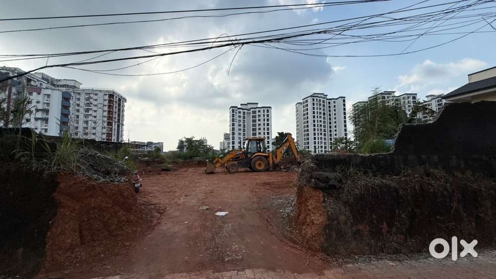 17 cent commercial land Near Infopark