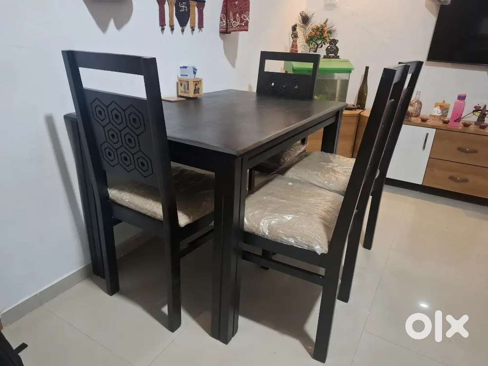 Wooden Dining Table Set – Like New, Hardly 5 Months Old