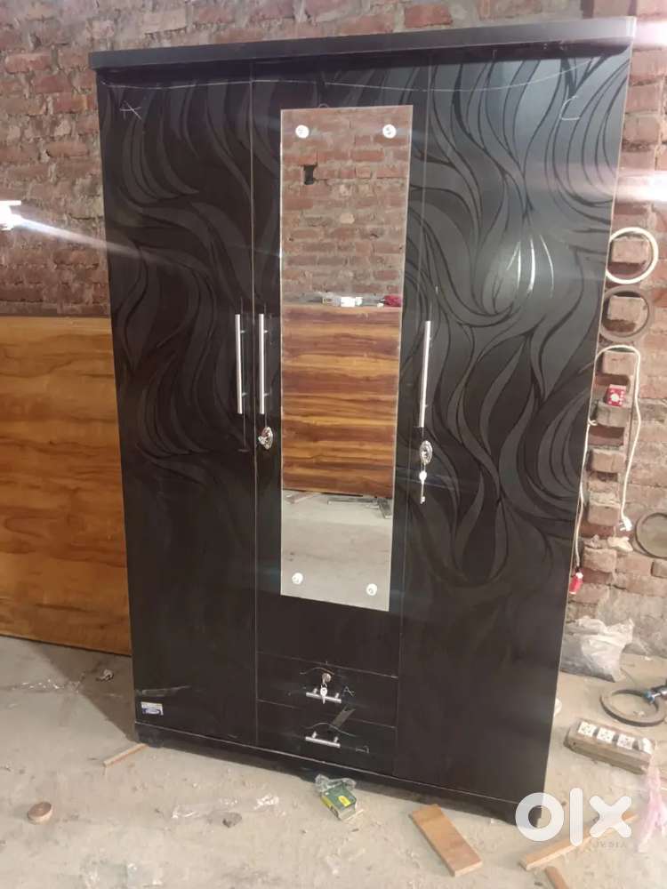 Factory hai holl sell k kaam 3 door new brand