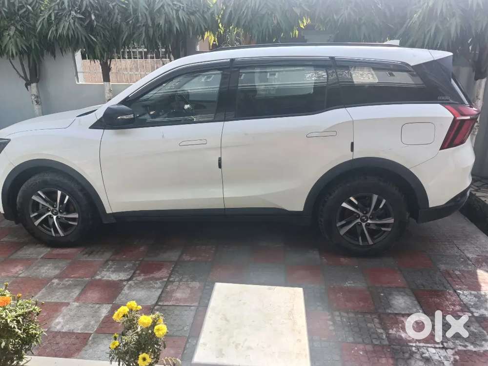 Mahindra XUV700 2022 Petrol 11000 Km Driven