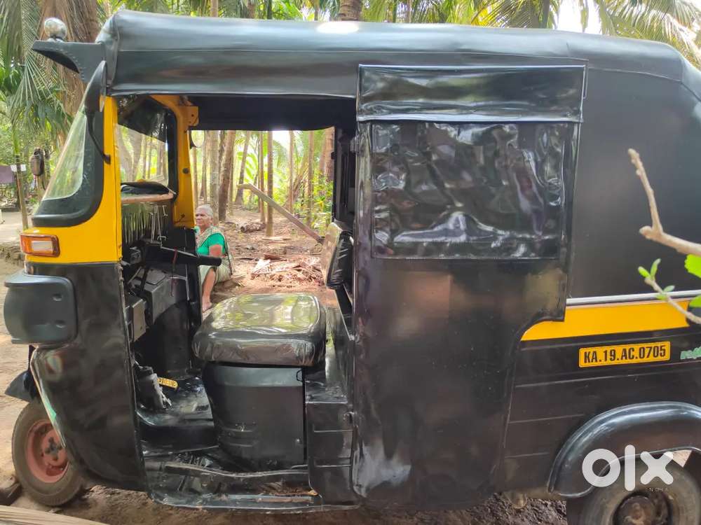 Auto rickshaw in excellent condition