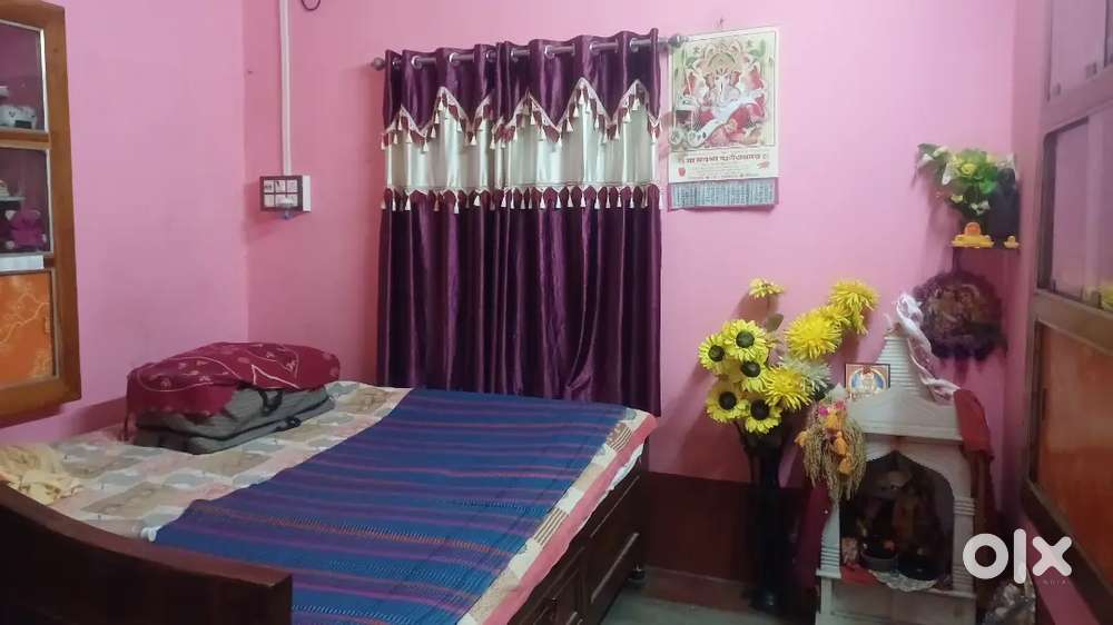 Devan,  6/7 segun  wood with mattress worth 4000