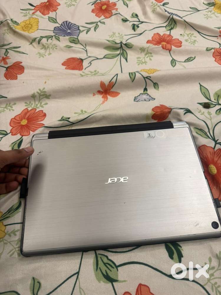 Acer switch alpha2 laptop+tablet. i3 10th gen 256gb SSD, fully working