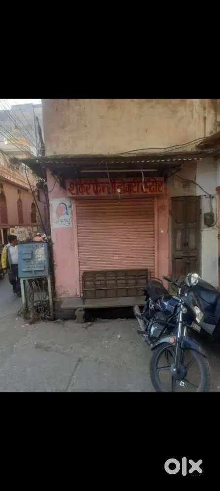 Shop for retail outlet