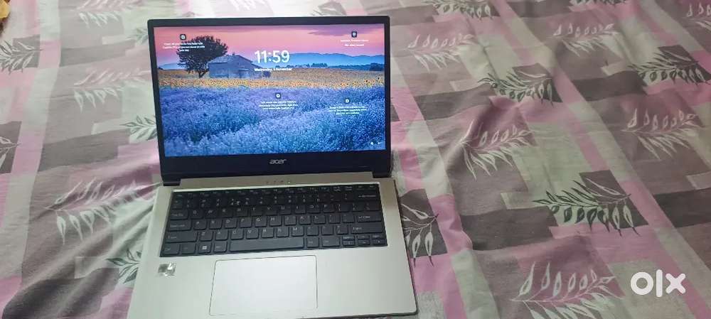 Acer one 14 z2-493 laptop is for sale