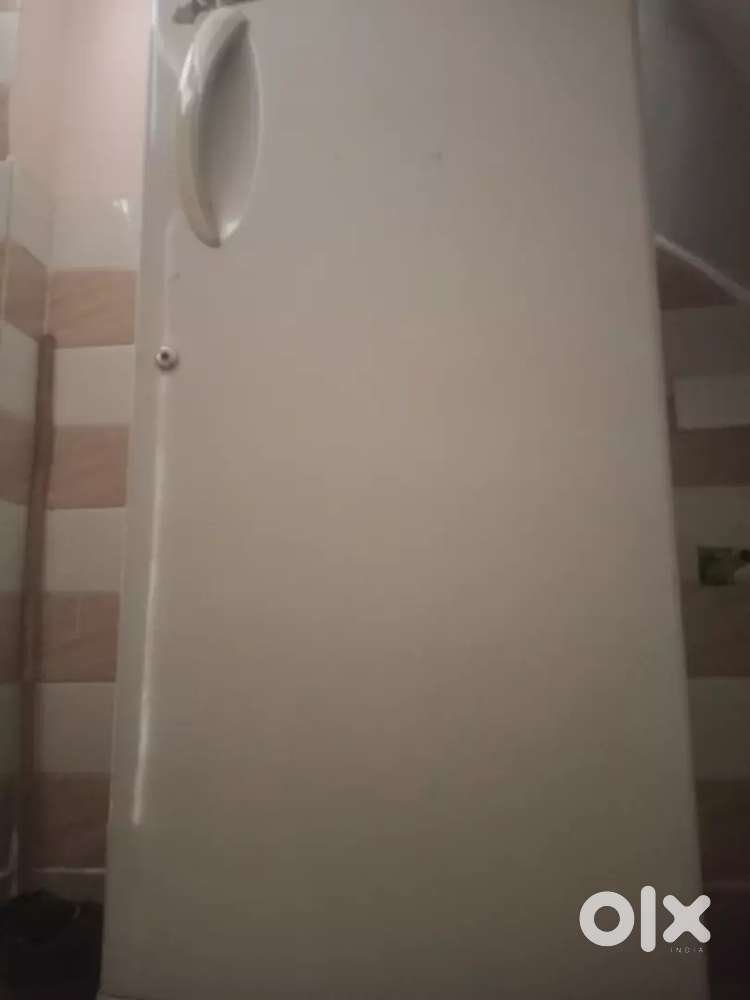 Lg fridge for sell and single dooor