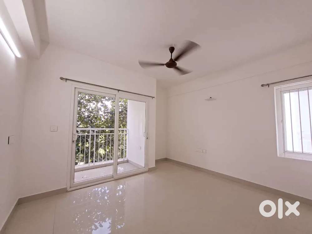 At Vazhuthacaud 3BHK unfurnished beautiful flat for rent only 26000/-