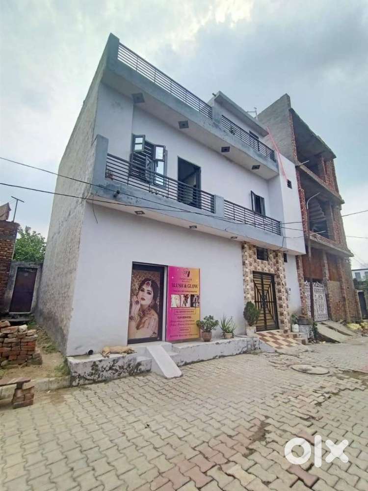 Semi furnished 3 room set in gated society indepndent