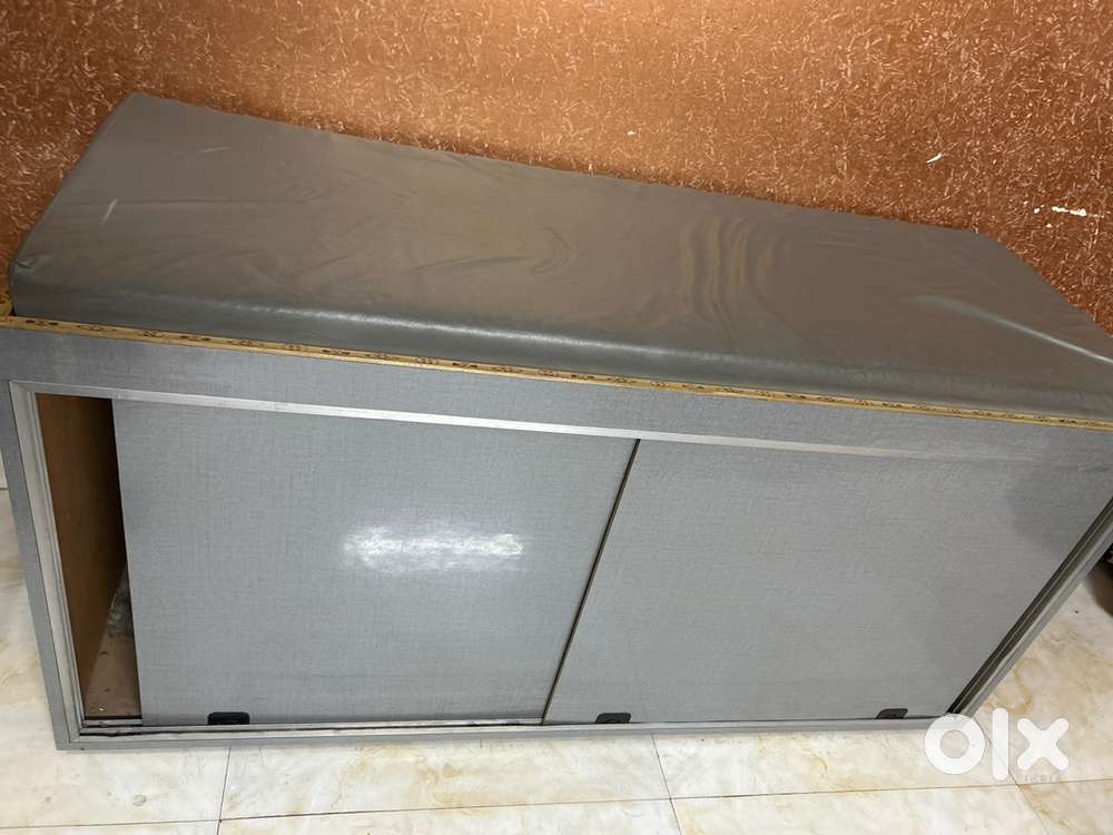 Wooden Storage Cabinet with Cushion Top – Great Condition