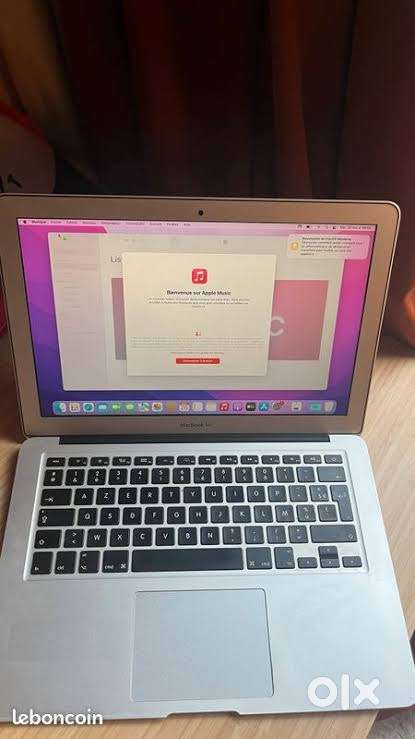 APPLE MACBOOK AIR 2015  slimmest macbook