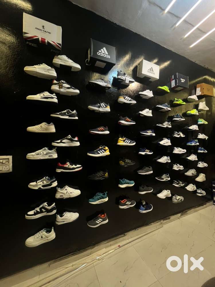 we hiring a sell’s girl for men’s shoes and cloths store