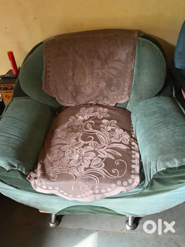 Furniture bechna hai