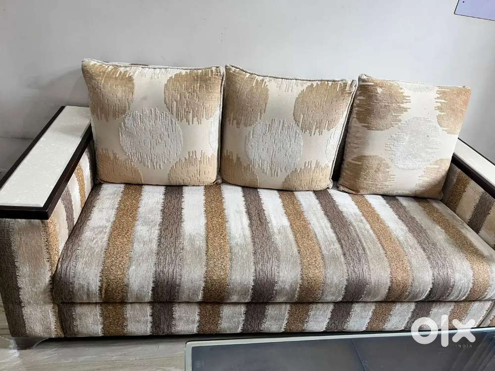 5 seater sofa with cushion
