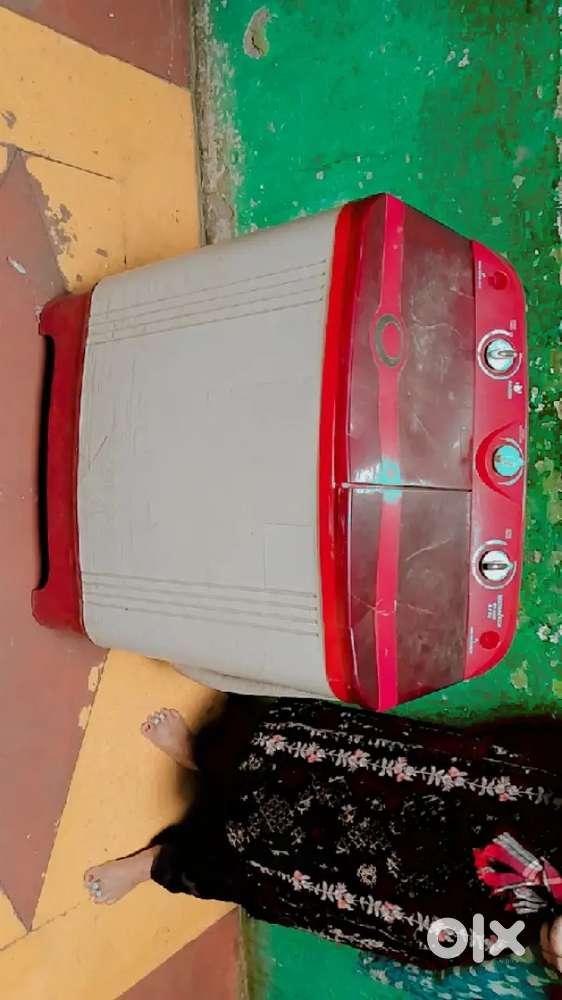 kapde dhone ki machine Hai bilkul