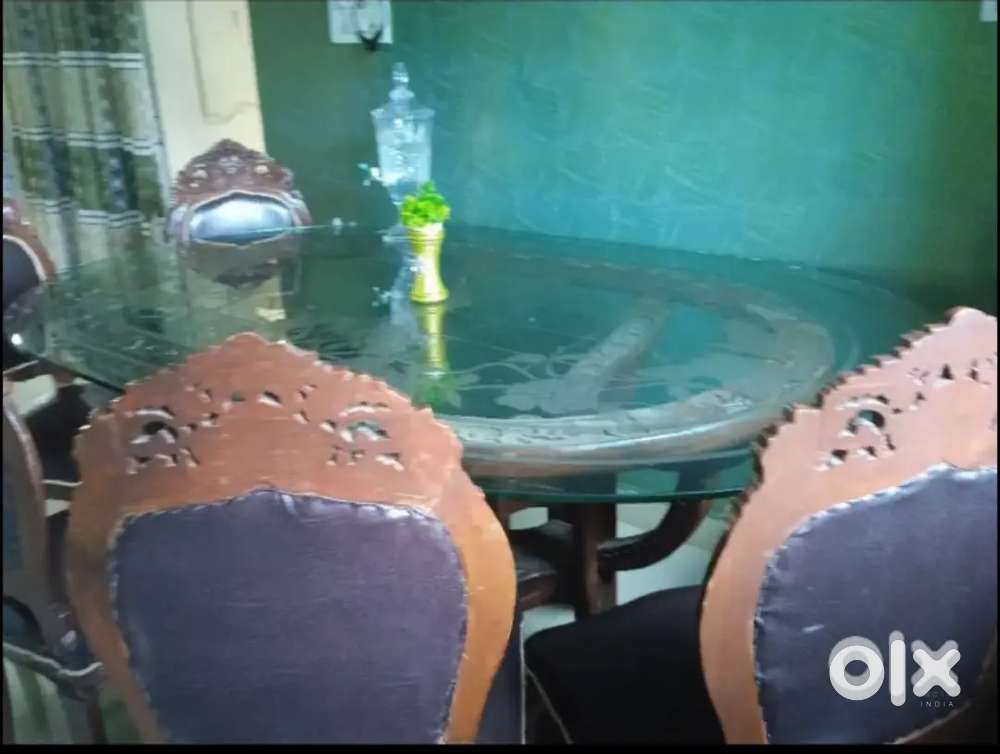 Dinning table with set of 6 chairs