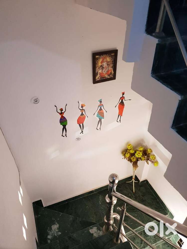 Girl PG in Jankipuram  Big Rooms  Attached Washroom  Wifi  Parking