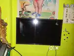 Display damaged Samsung 32 inch smart LED TV and Samsung smart Remote