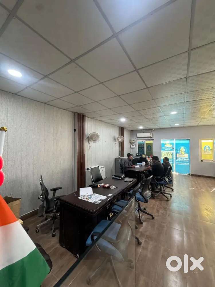 Saaf safai in office and flats dikhana