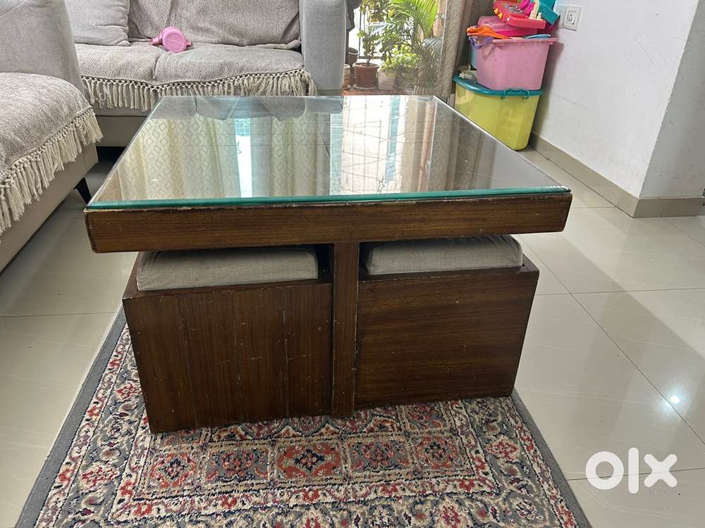 Center table with 4 stools