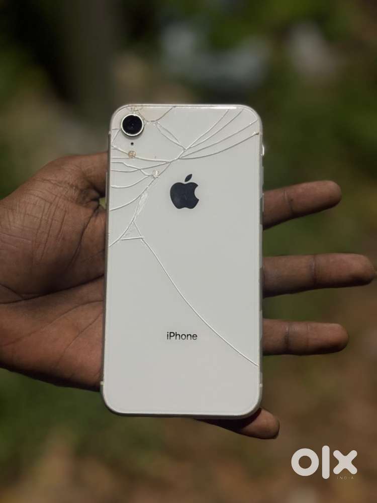 Iphone XR ,76 battery health , back pannel cracked