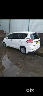 Ertiga CNg full tight condation good milage , take and drive condation