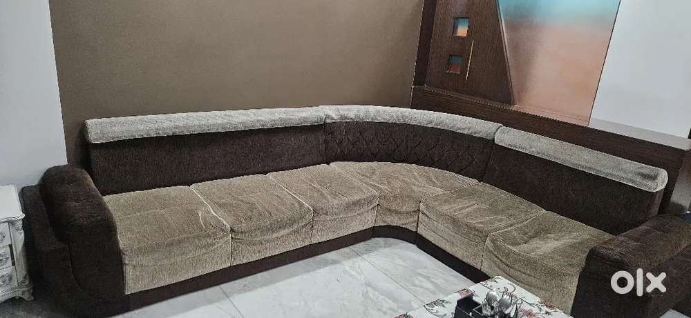 L shaped 6 seater sofa. 6 years old sofa