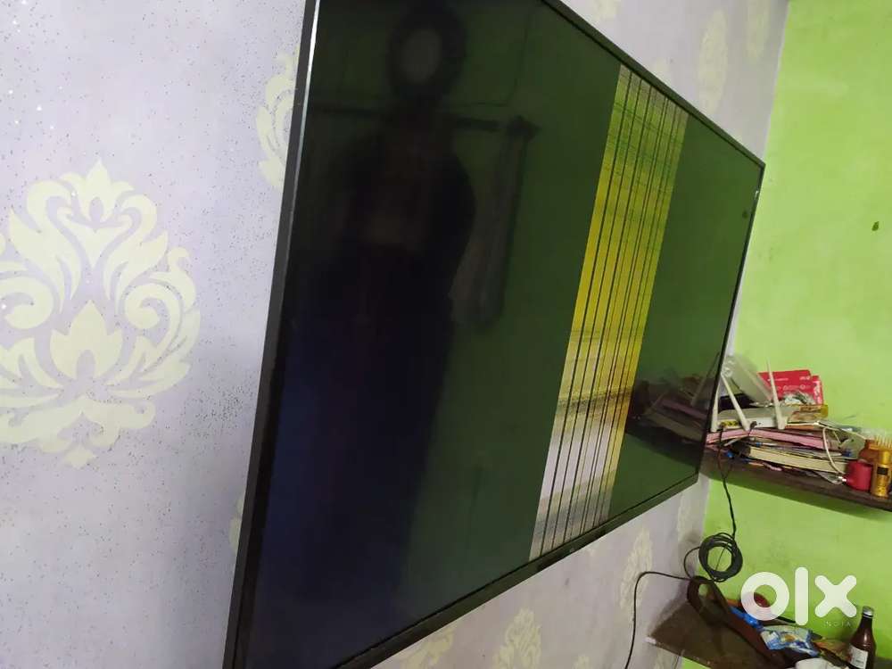 Big screen TCL Smart Tv