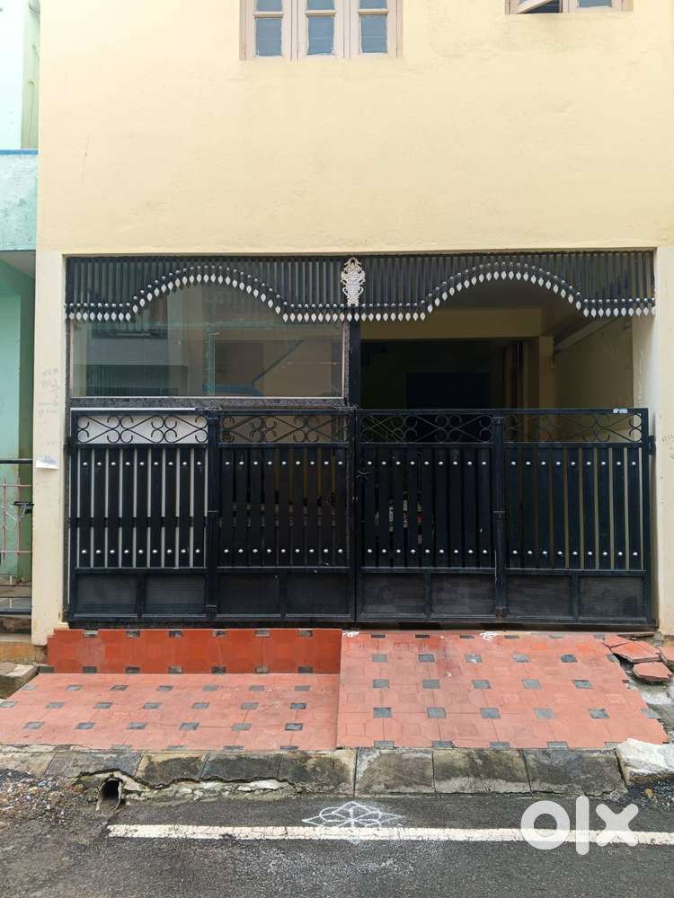 House for sale : 15x42 ft = 630 sqft