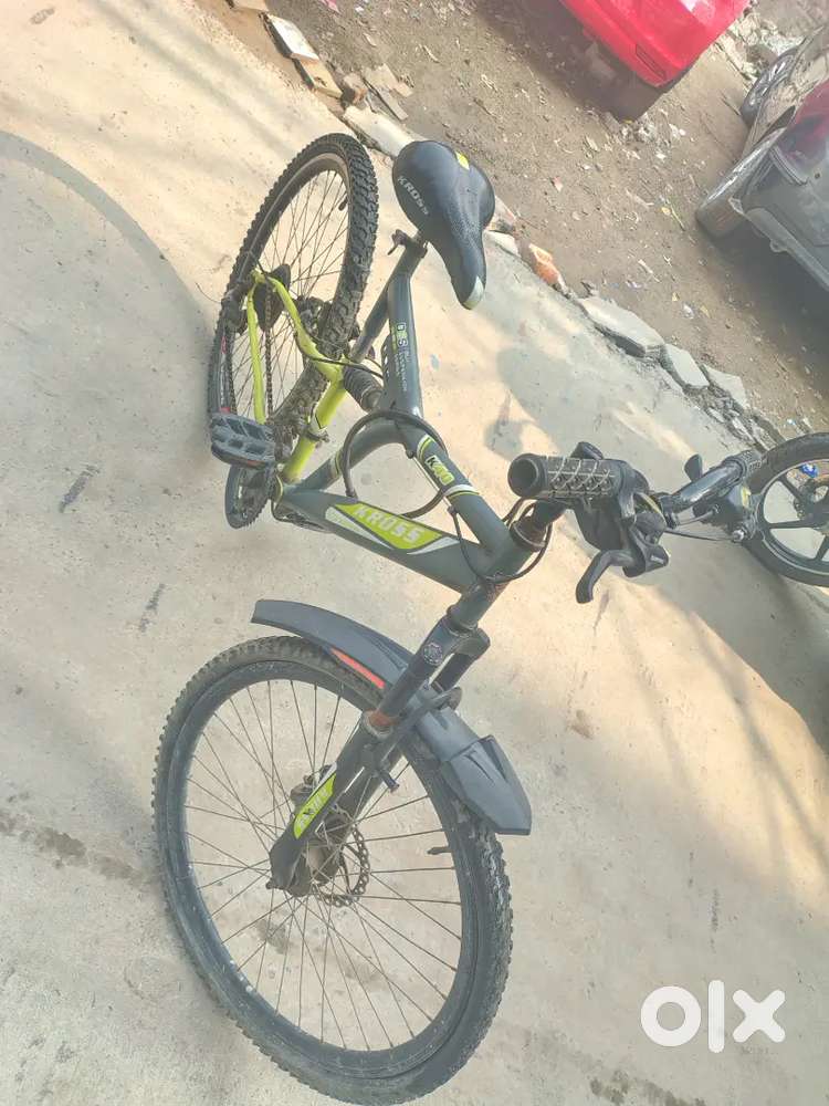 Smoothly, no issues at all.
Very less used and well maintained.