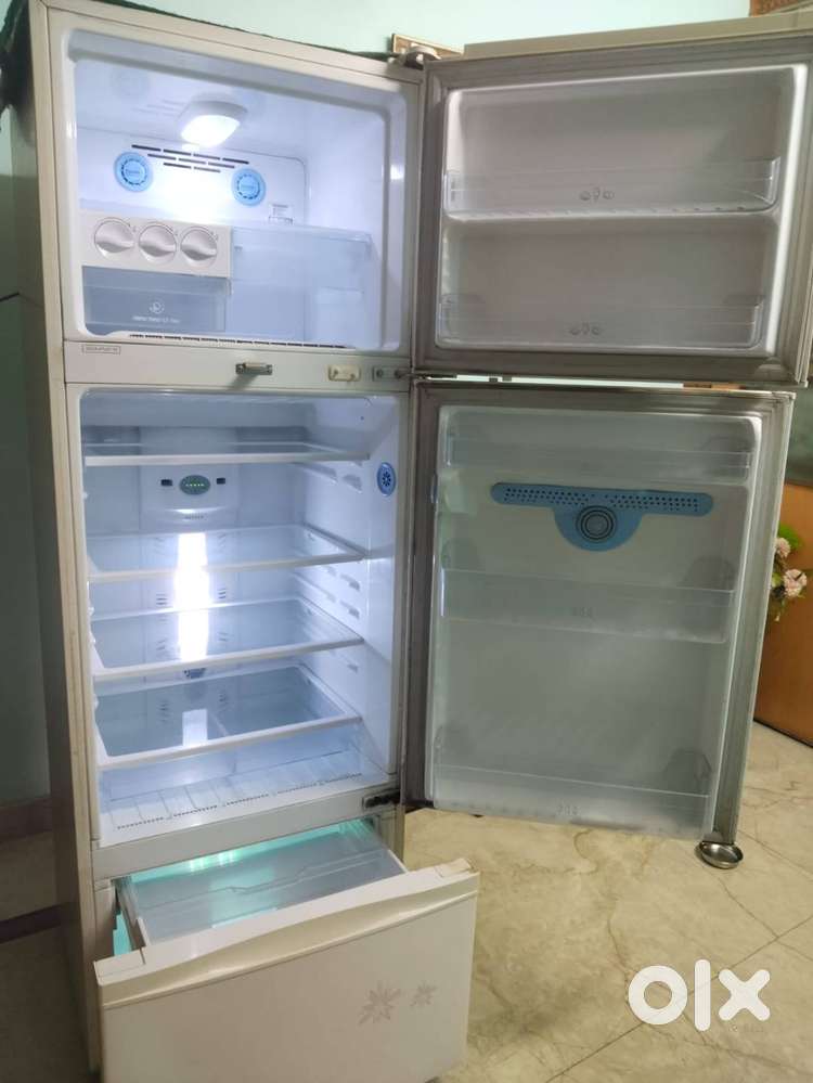 2012 MODEL LG FRIDGE TRIPLE DOOR 377 L FROST V GOOD CONDITION