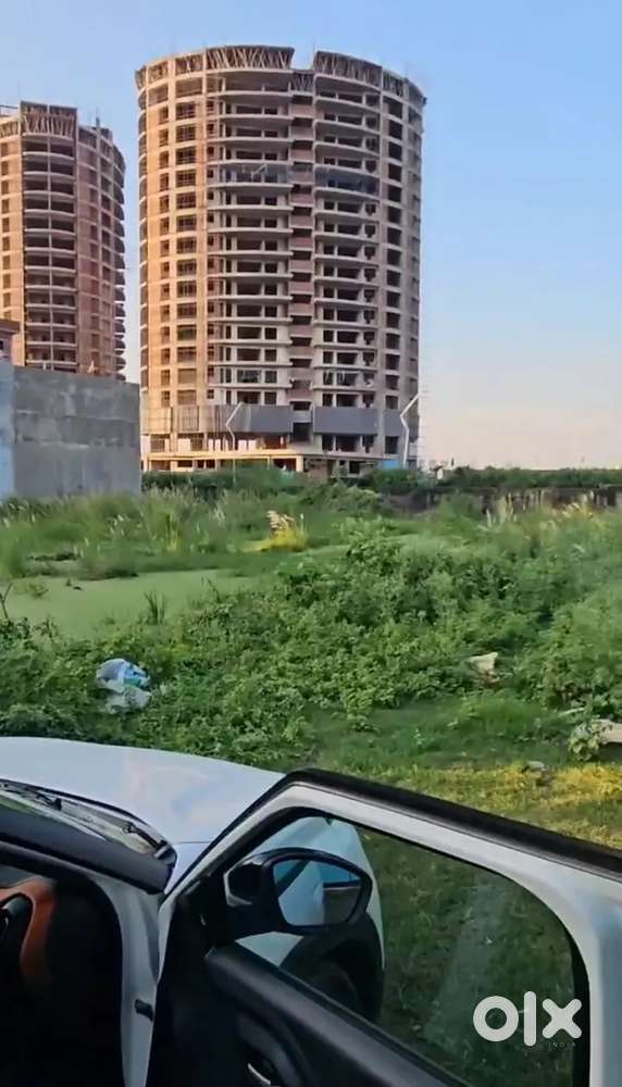 सुल्तानपुर हाइवे पर लॉ कॉलेज के पास प्लॉट लें