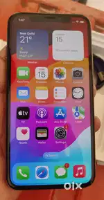 iPhone XS 64 GB (excellent condition).
