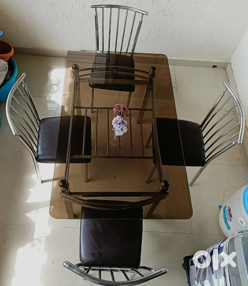 4 seating Dining table Selling