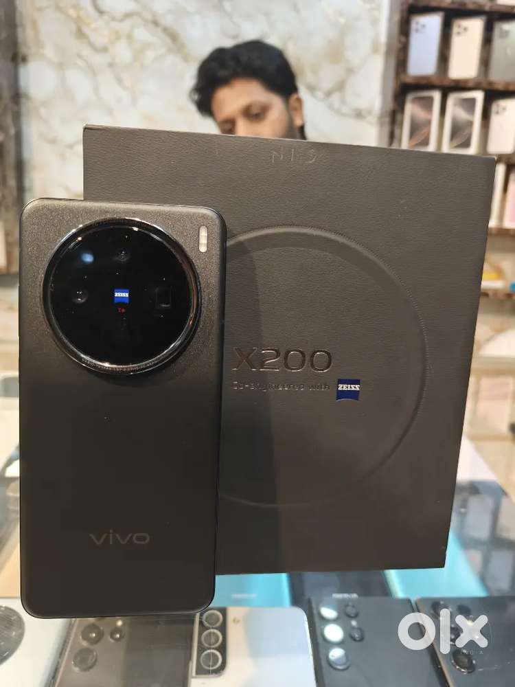 VIVO X200 12/256GB IN IMMACULATE CONDITION WITH ALL ACCESSORIES INDIAN