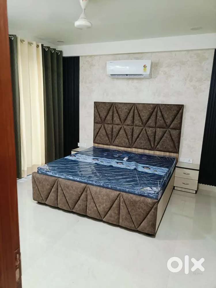 Fully furnished flat good location near park school