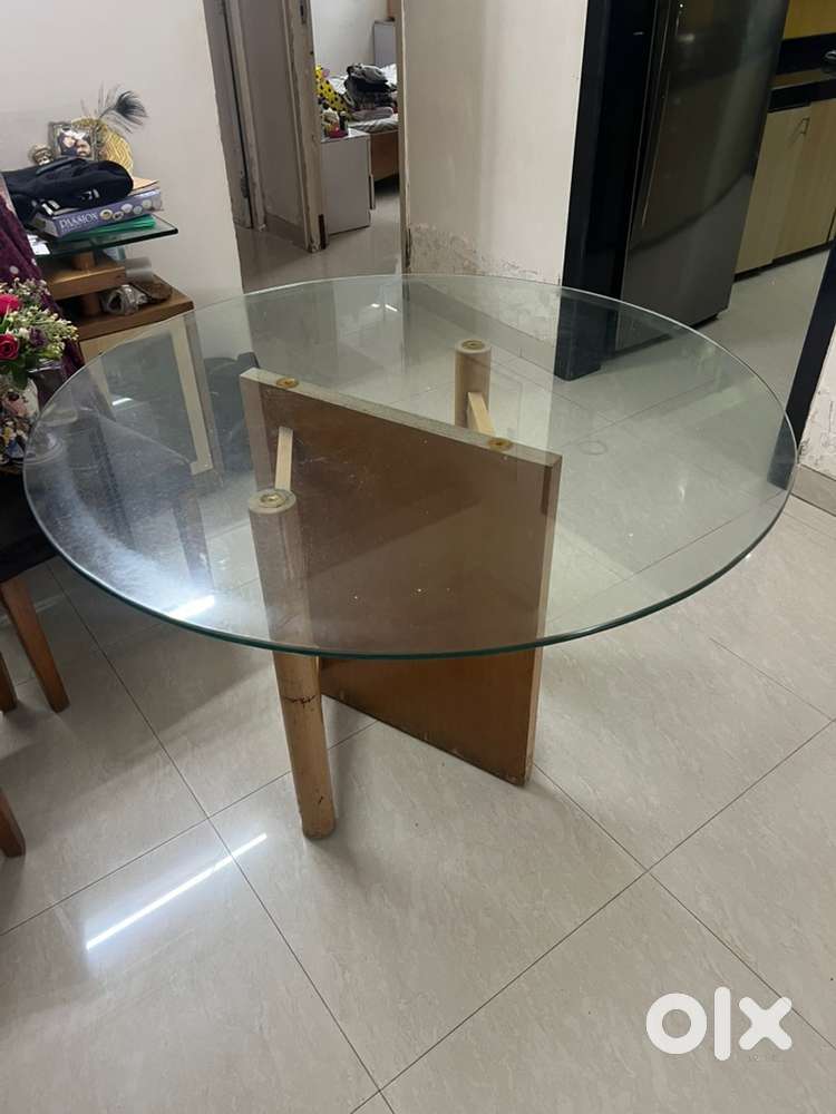 Elegant 4-Seater Wooden Dining Table