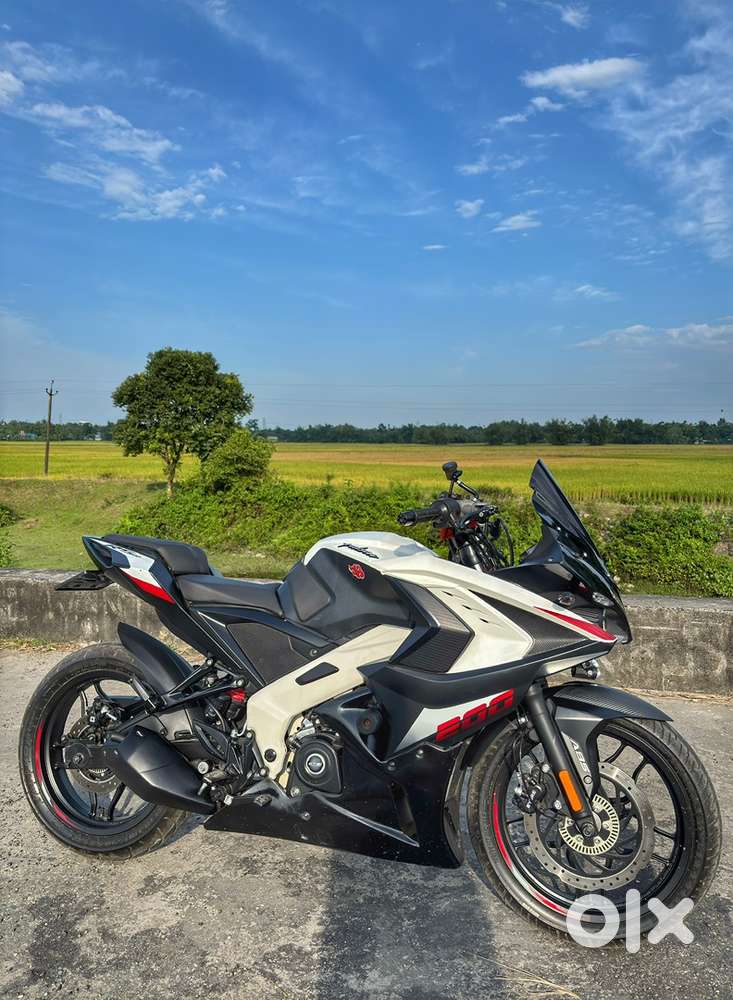 Bajaj pulser rs200