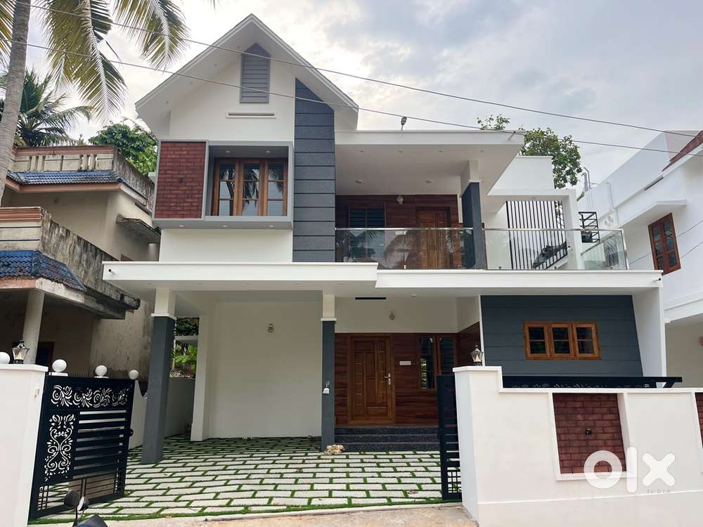 4.00cent 1750sqft Mannanthala Near