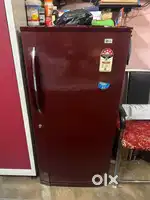 यह LG कंपनी का Fridge 215 लीटर का है l  Working Condition में है l