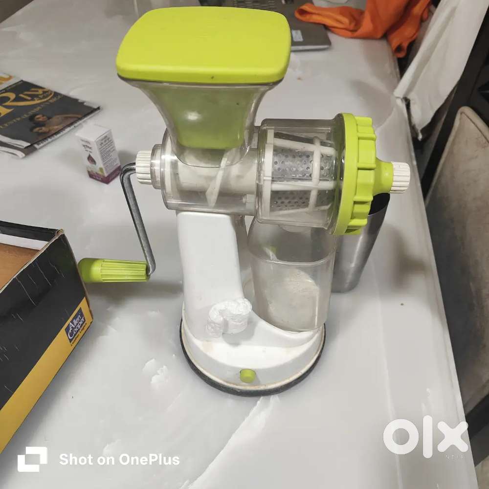 Citrus fruit juicer